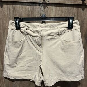 Size 6 Willit brand khaki tan shorts golf